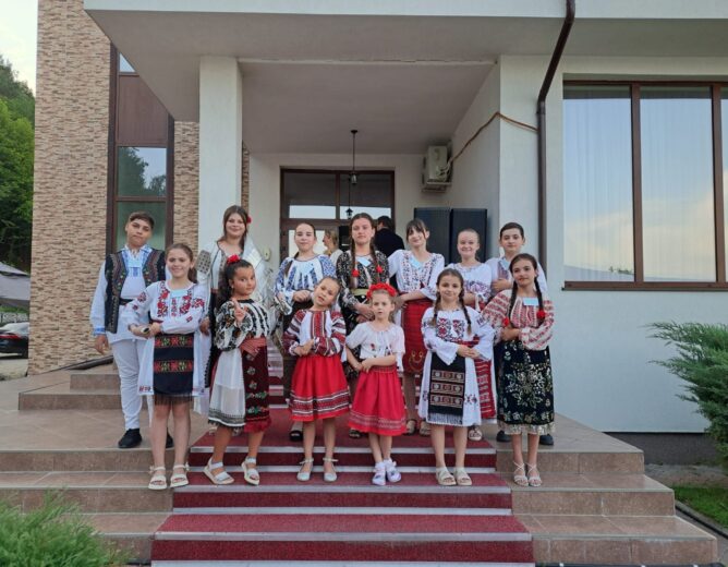 Tradiția și arta, unite la Tabăra Internațională de Pictură de la Mărăcineni